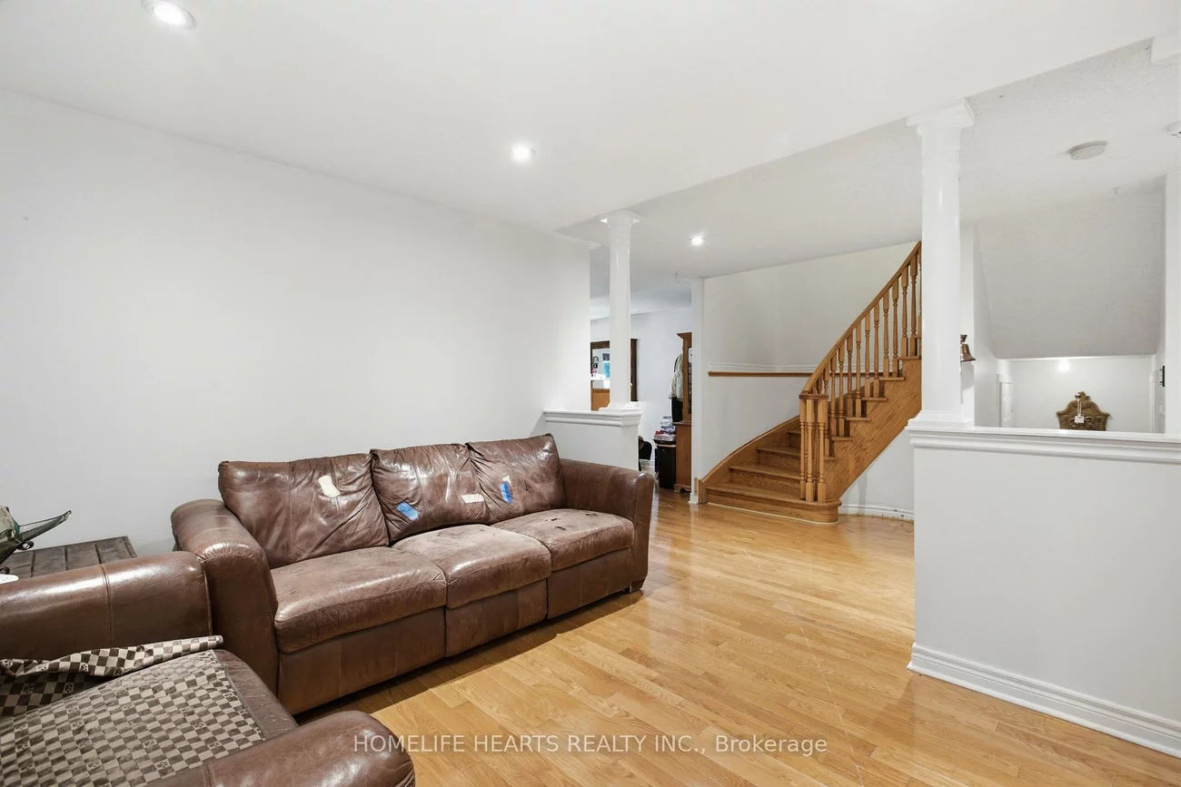 1077, Knotty Pine, Meadowvale Village, Mississauga