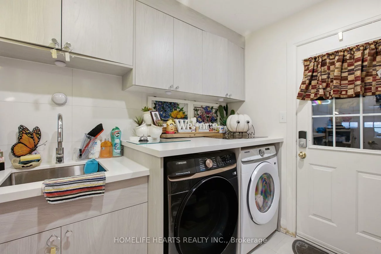 1077, Knotty Pine, Meadowvale Village, Mississauga