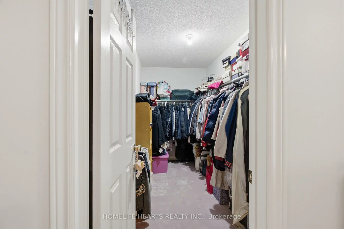 1077, Knotty Pine, Meadowvale Village, Mississauga