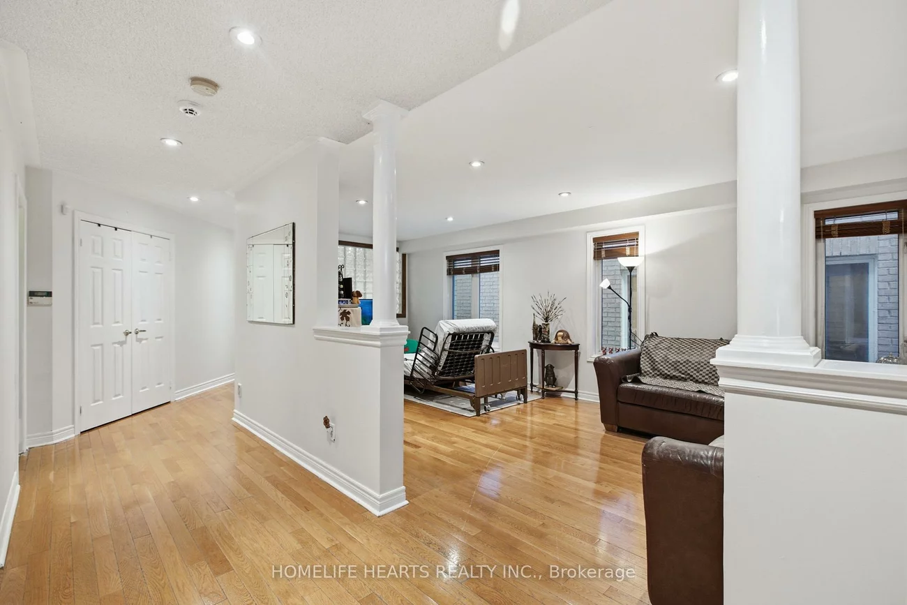 1077, Knotty Pine, Meadowvale Village, Mississauga