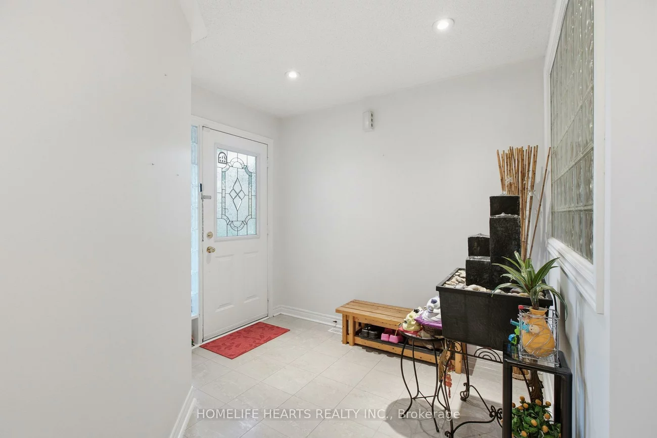 1077, Knotty Pine, Meadowvale Village, Mississauga