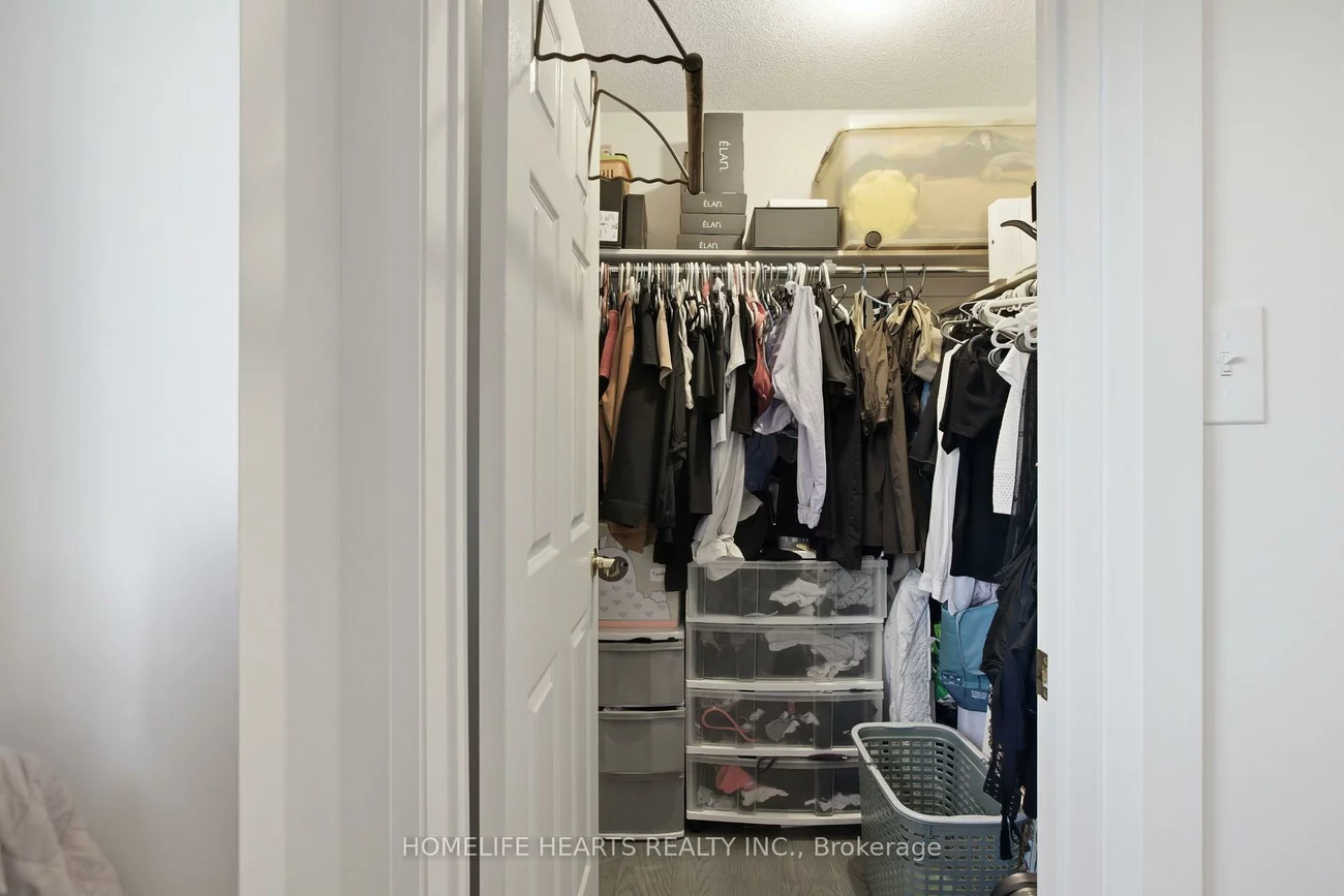 1077, Knotty Pine, Meadowvale Village, Mississauga