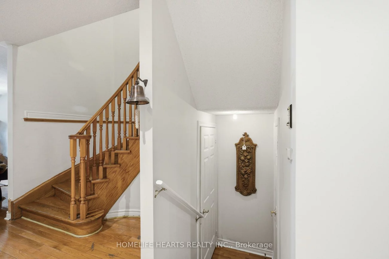 1077, Knotty Pine, Meadowvale Village, Mississauga
