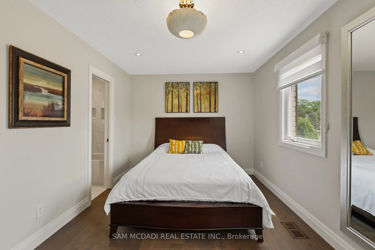 1541, Cuthbert, East Credit, Mississauga