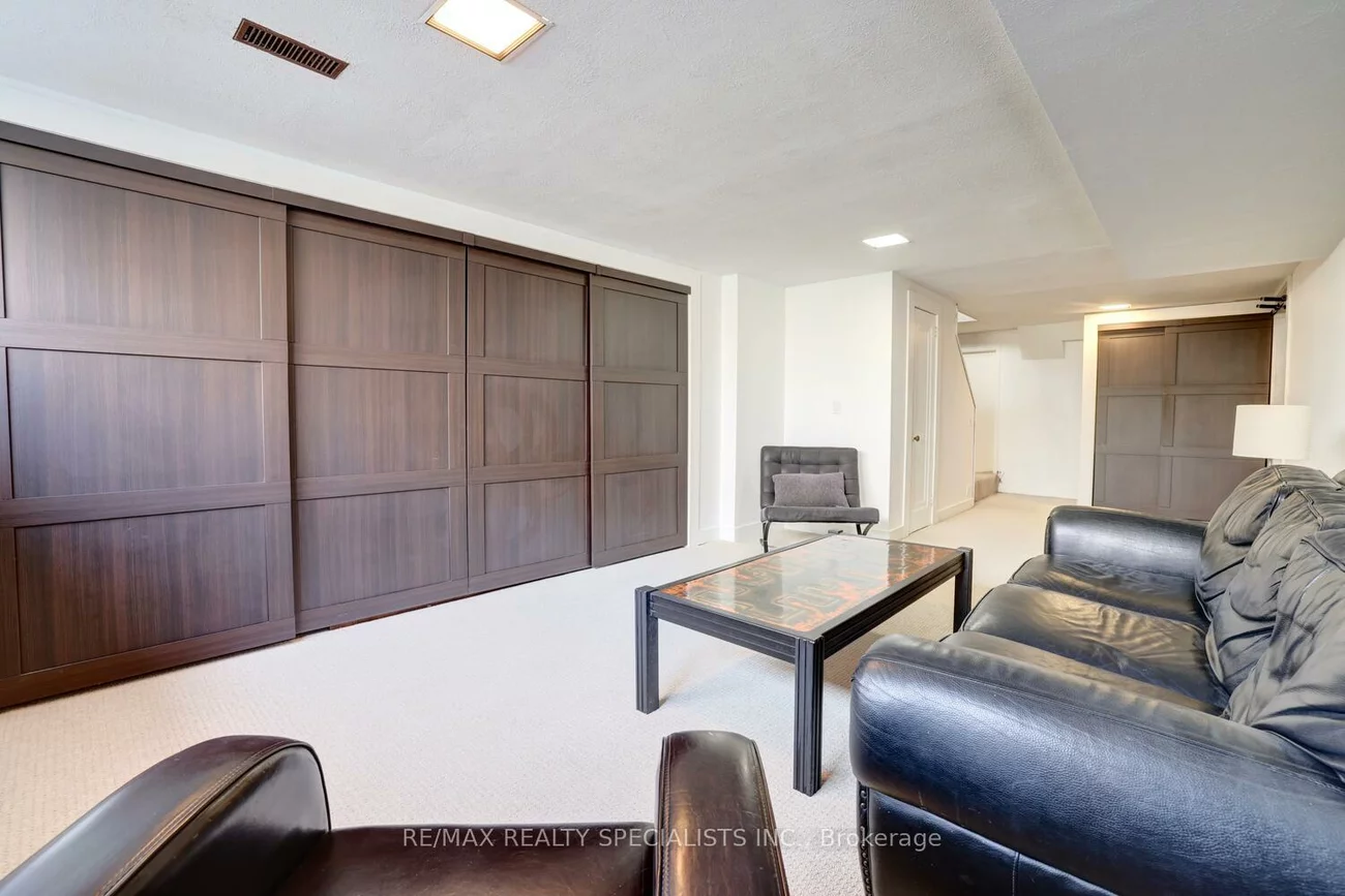 821, Parkland, Clarkson, Mississauga