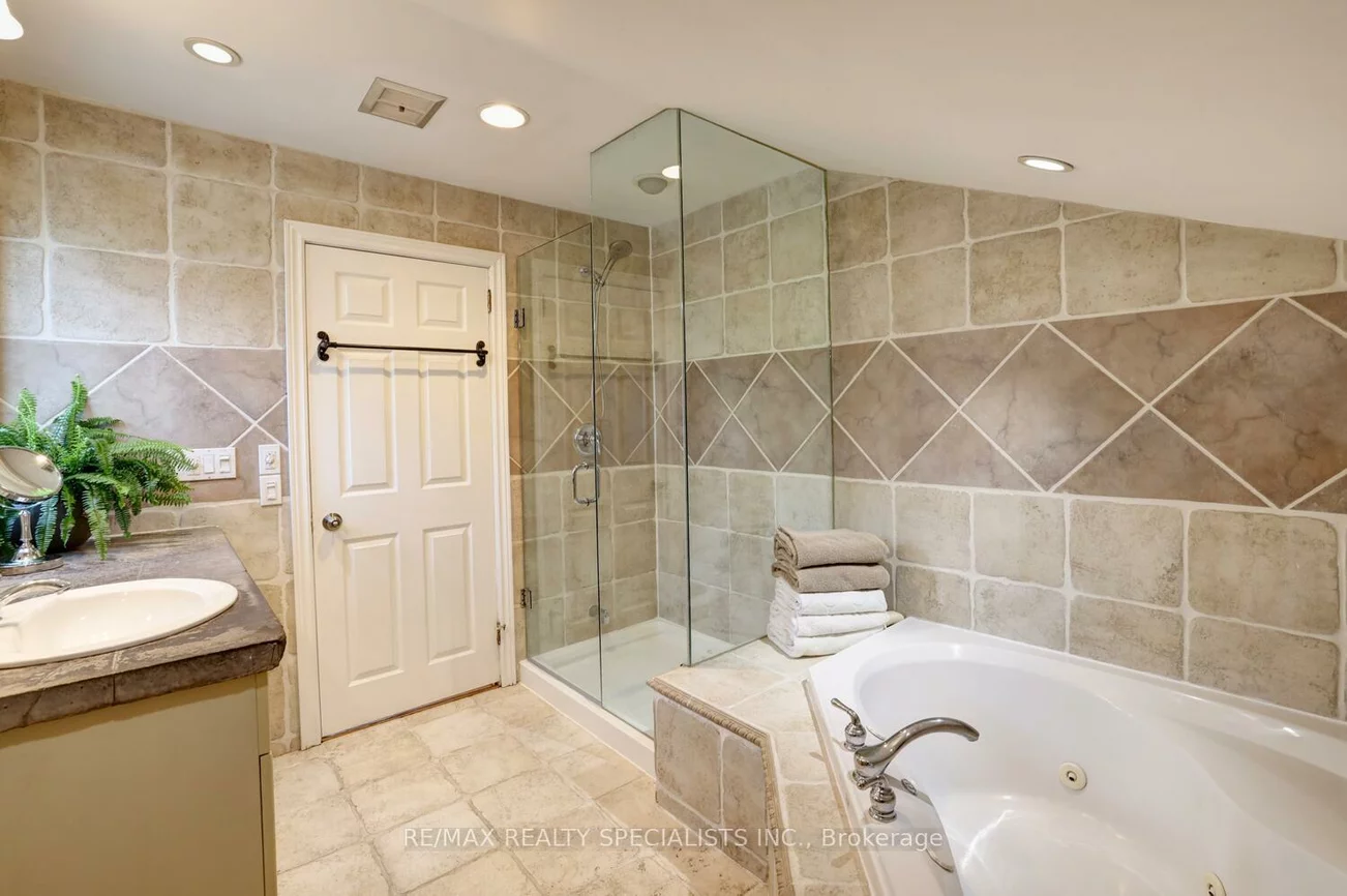 821, Parkland, Clarkson, Mississauga
