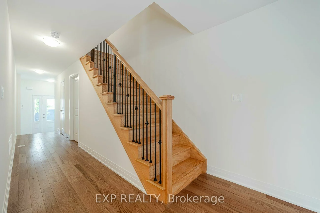 209, Wyndham, Streetsville, Mississauga