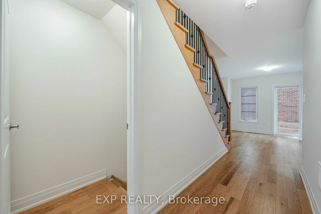 209, Wyndham, Streetsville, Mississauga