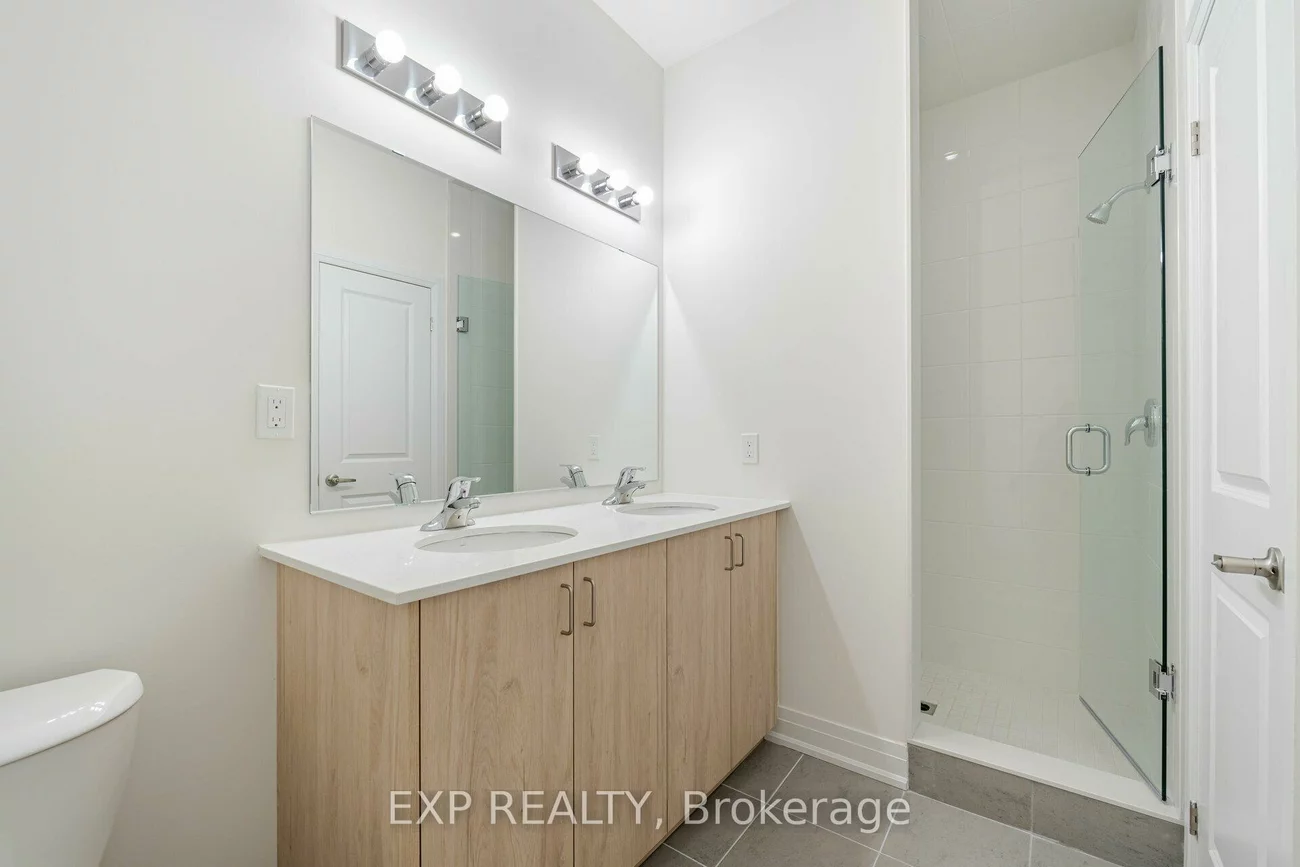 209, Wyndham, Streetsville, Mississauga