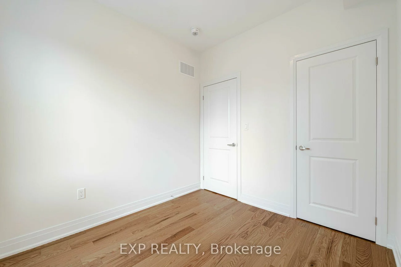 209, Wyndham, Streetsville, Mississauga
