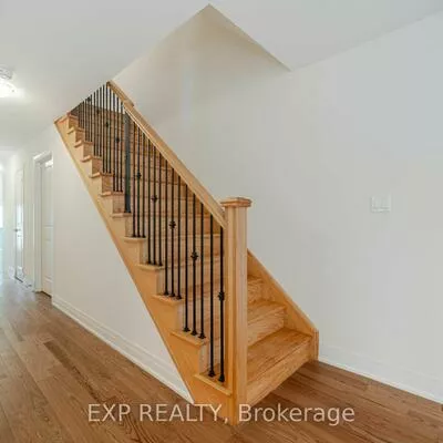 209, Wyndham, Streetsville, Mississauga