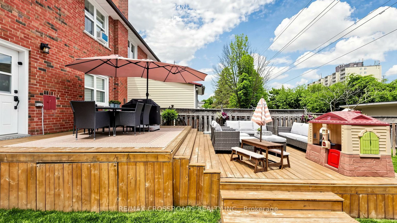 2274, Wiseman, Clarkson, Mississauga