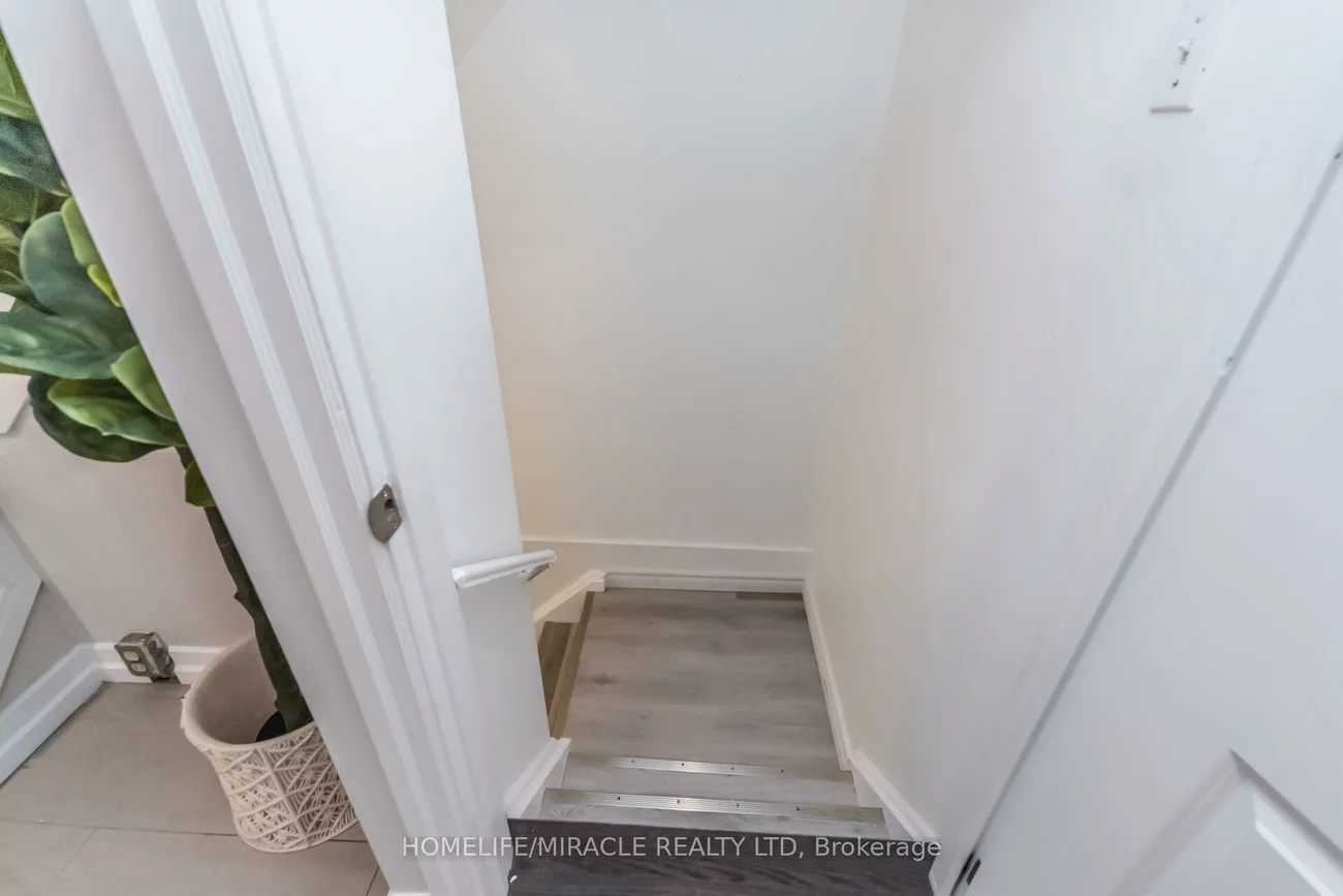 5591, Whistler, Hurontario, Mississauga