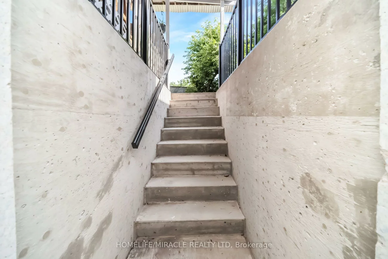 5591, Whistler, Hurontario, Mississauga