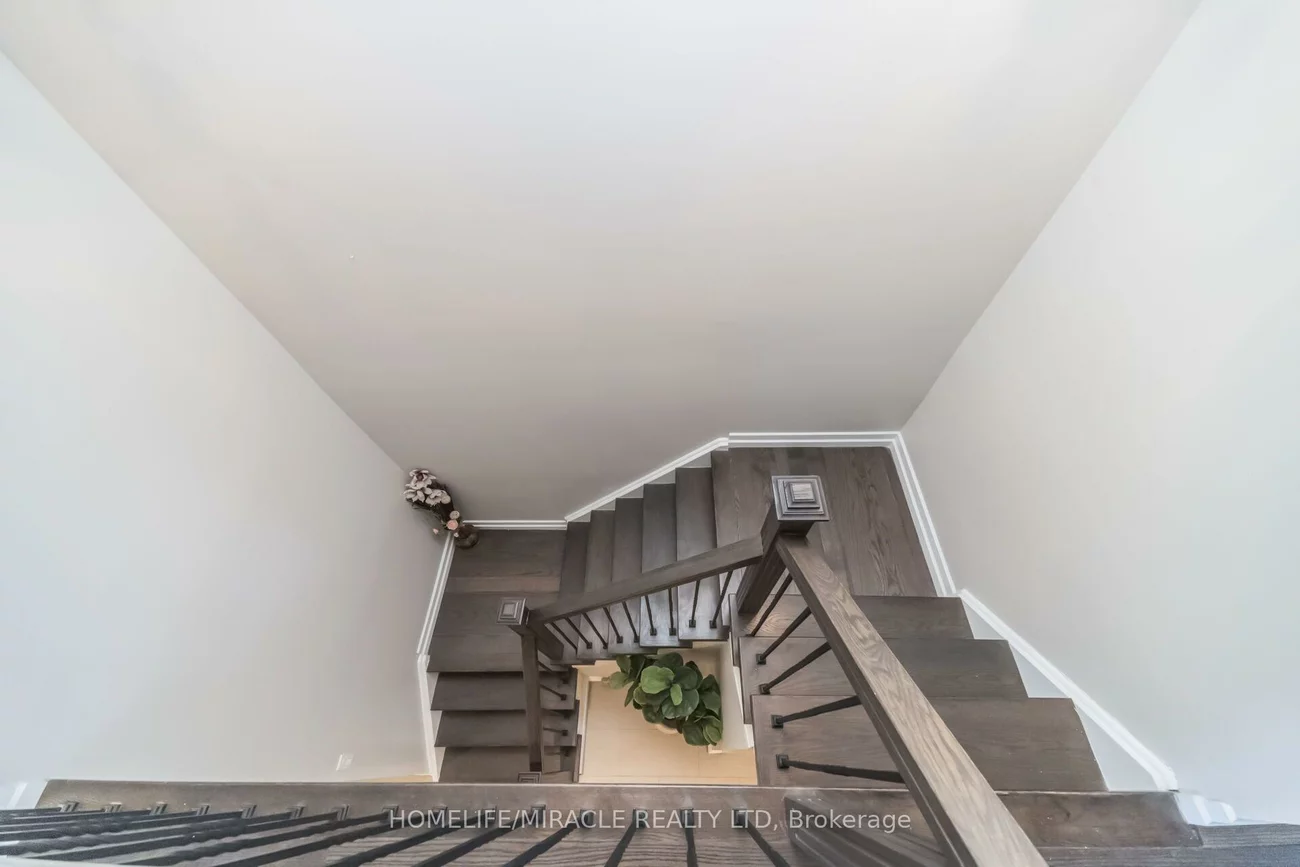 5591, Whistler, Hurontario, Mississauga