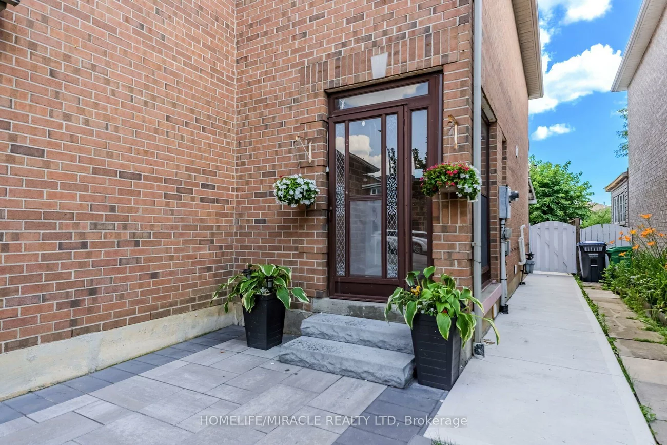 5591, Whistler, Hurontario, Mississauga