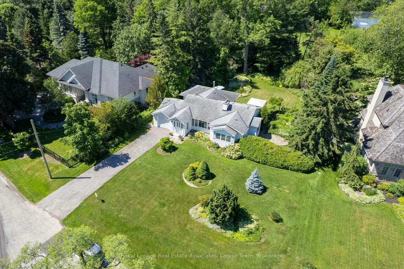 434, Apple, Clarkson, Mississauga