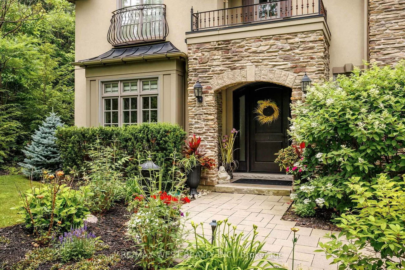 92, Pinetree, Mineola, Mississauga