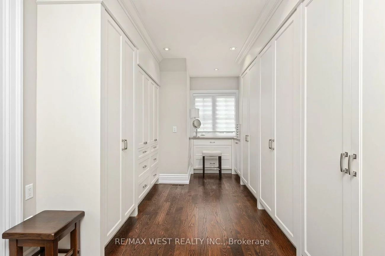 92, Pinetree, Mineola, Mississauga