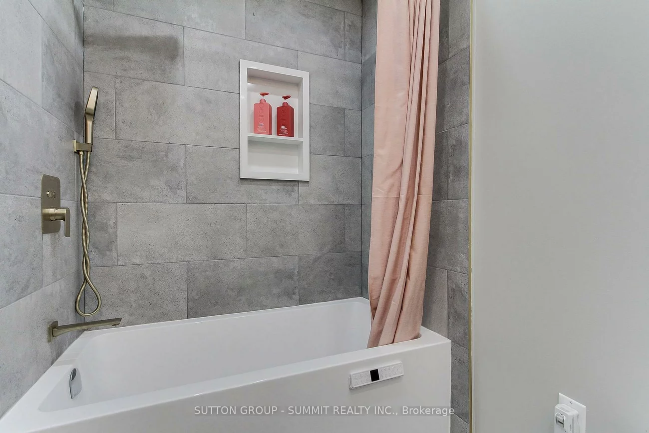 7641, ANAKA, Malton, Mississauga