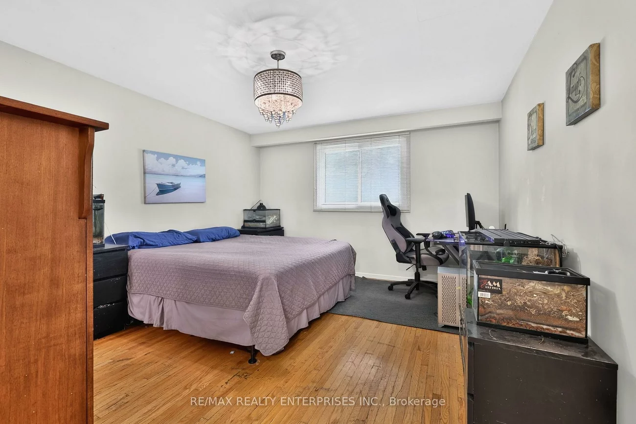975, Cresthampton, Lorne Park, Mississauga