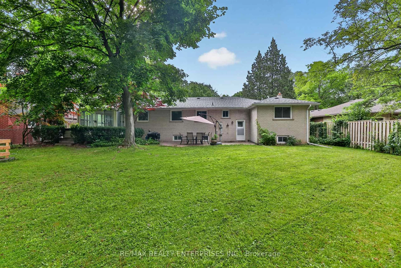 975, Cresthampton, Lorne Park, Mississauga