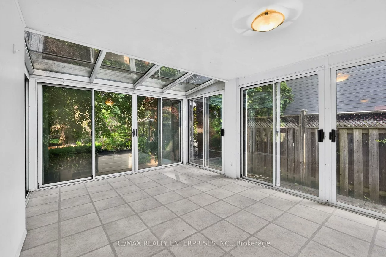 975, Cresthampton, Lorne Park, Mississauga