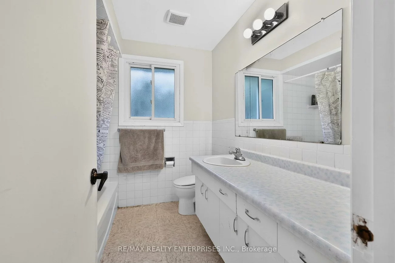 975, Cresthampton, Lorne Park, Mississauga