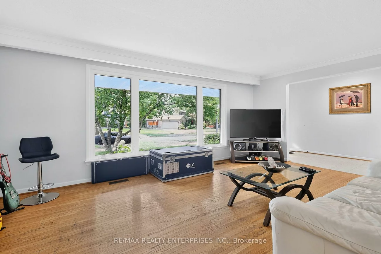 975, Cresthampton, Lorne Park, Mississauga