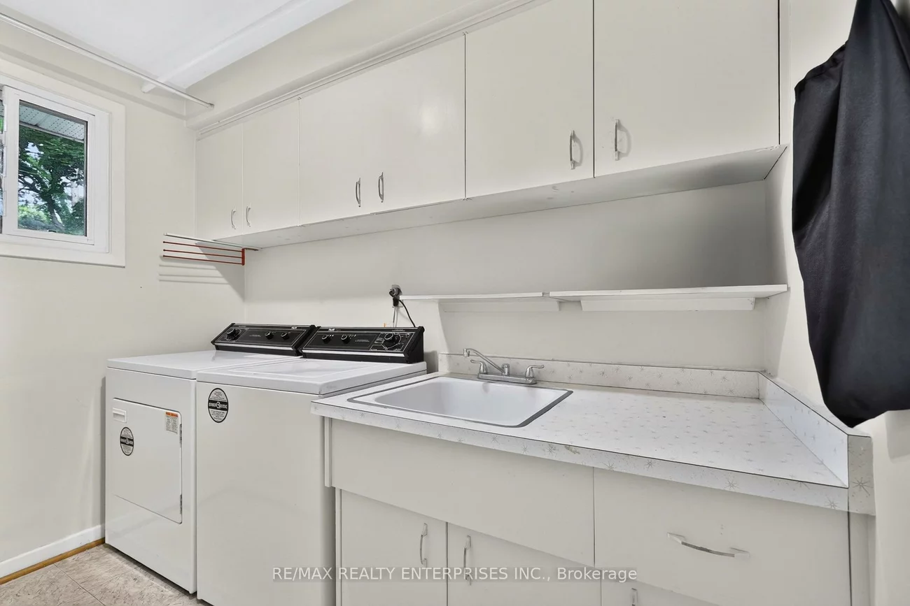 975, Cresthampton, Lorne Park, Mississauga