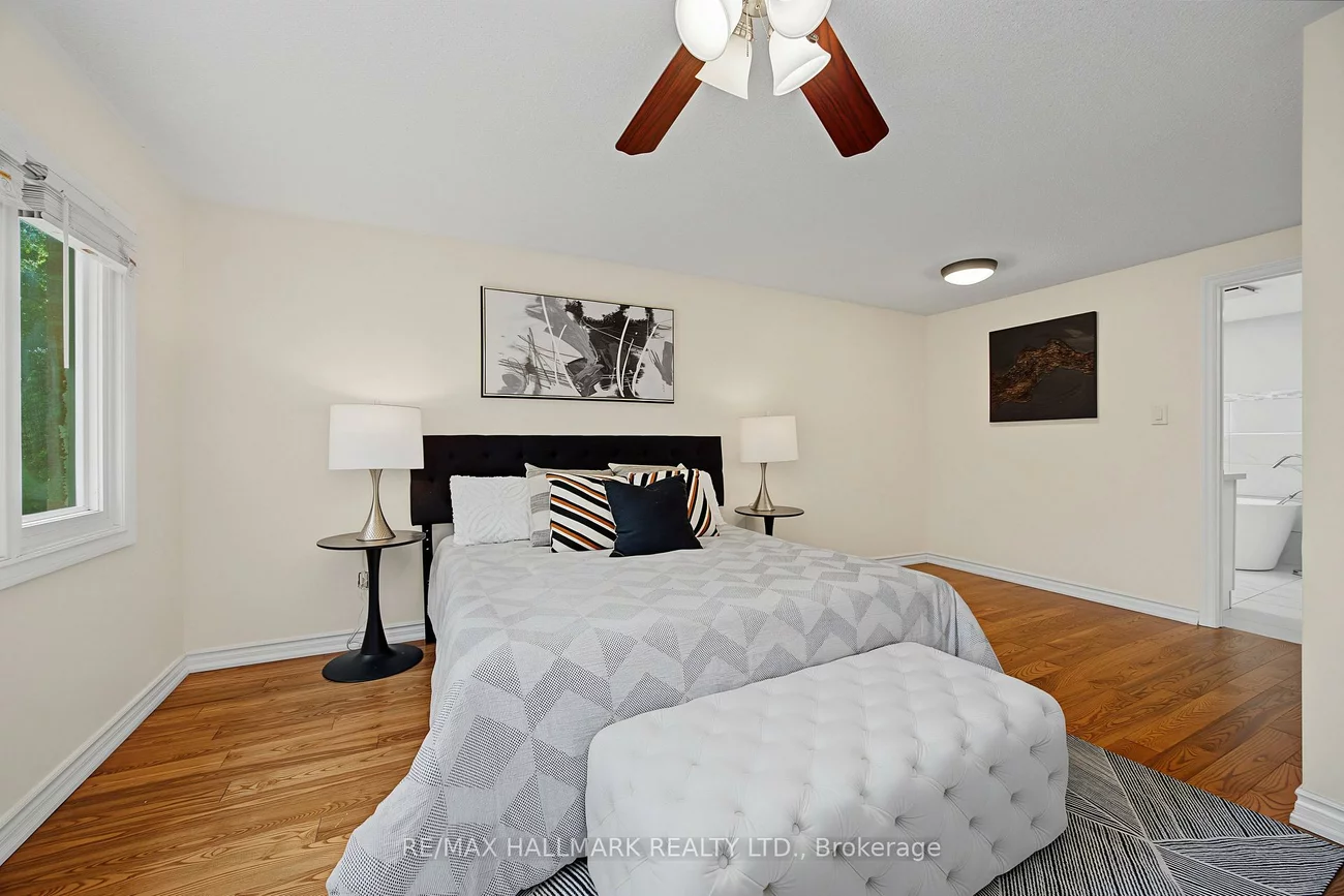 329, Kingsbridge Garden, Hurontario, Mississauga