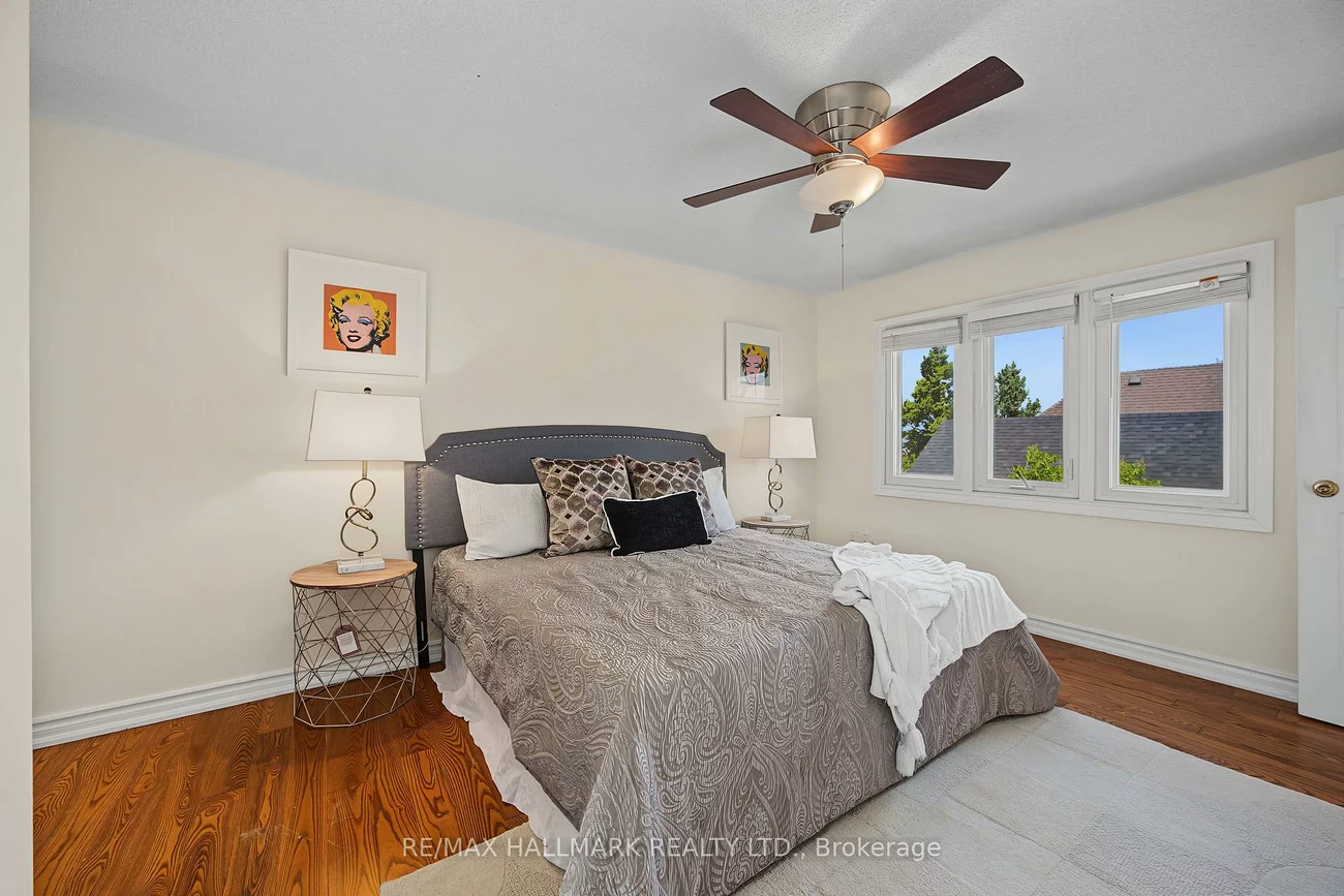 329, Kingsbridge Garden, Hurontario, Mississauga