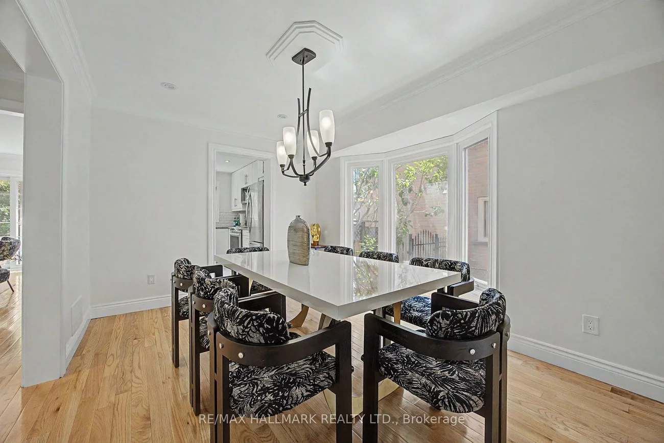 329, Kingsbridge Garden, Hurontario, Mississauga