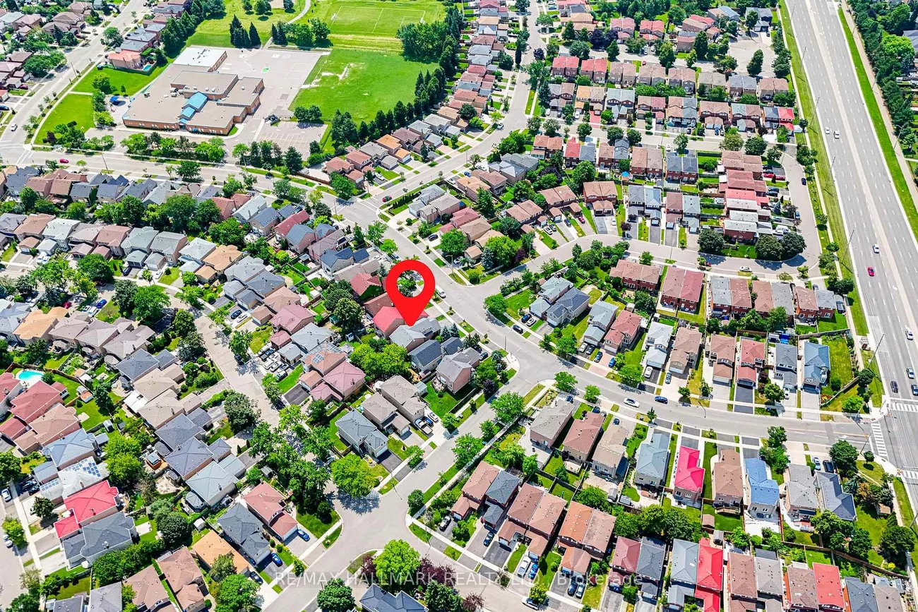 329, Kingsbridge Garden, Hurontario, Mississauga