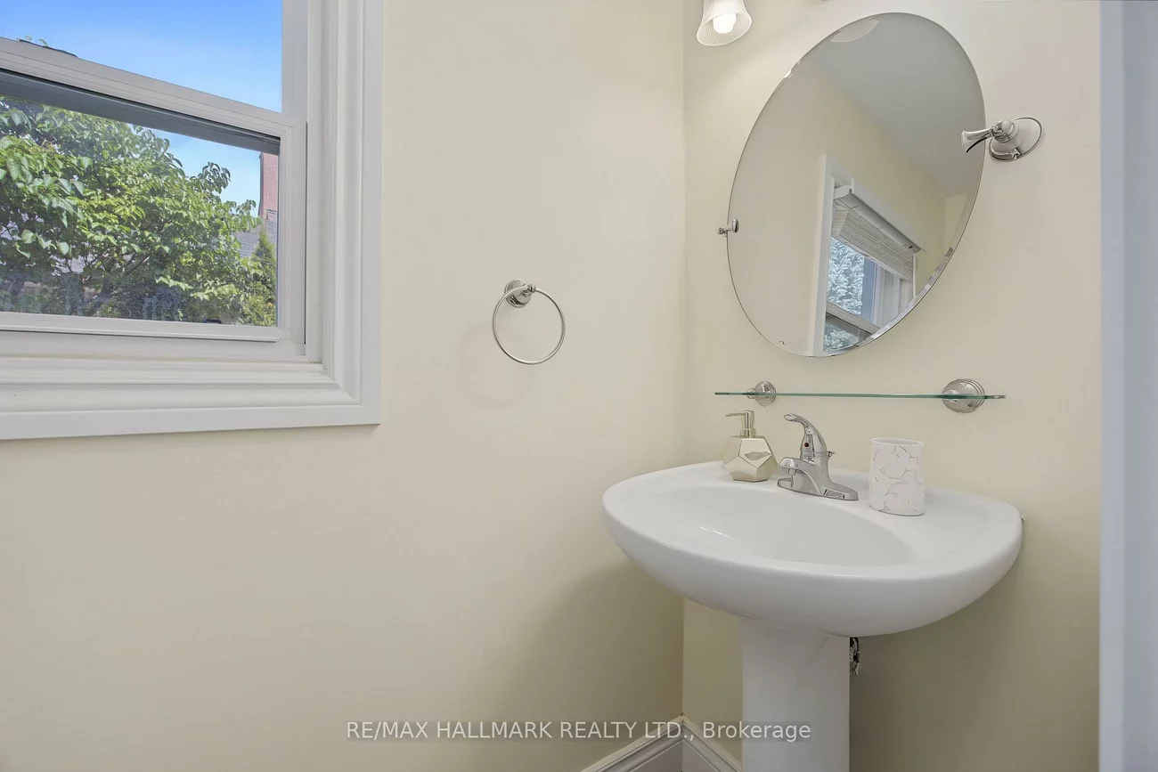 329, Kingsbridge Garden, Hurontario, Mississauga