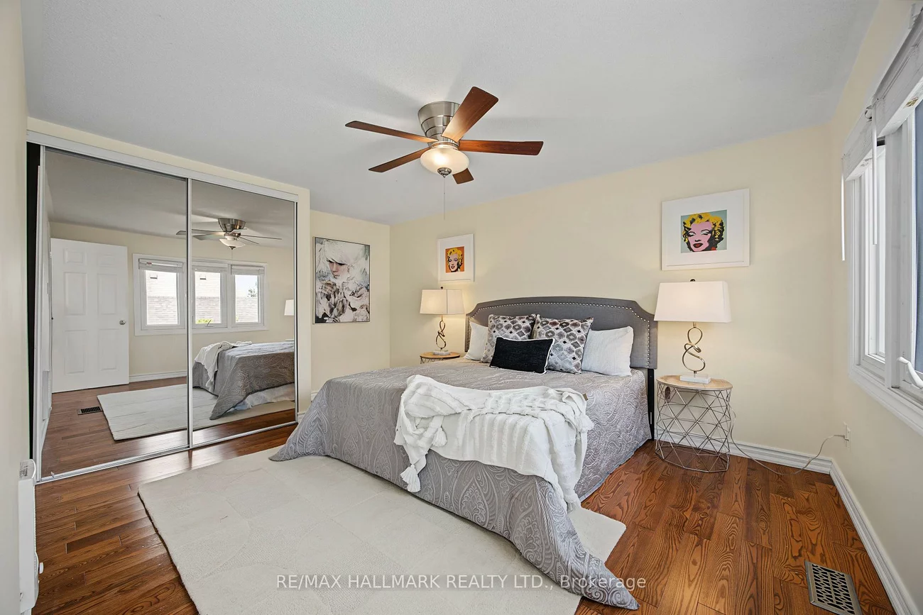 329, Kingsbridge Garden, Hurontario, Mississauga