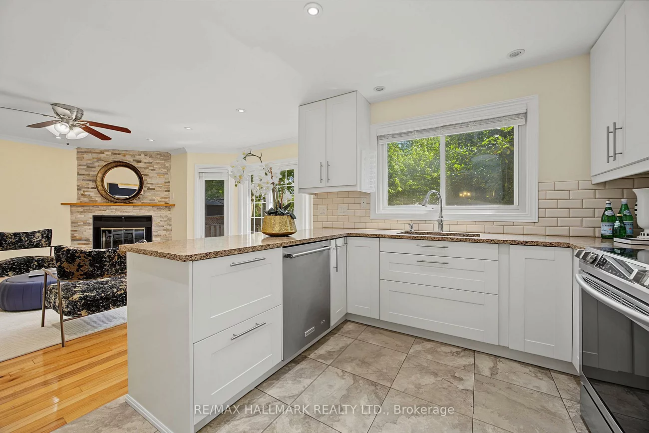 329, Kingsbridge Garden, Hurontario, Mississauga