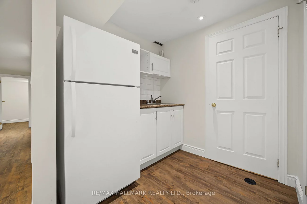 329, Kingsbridge Garden, Hurontario, Mississauga