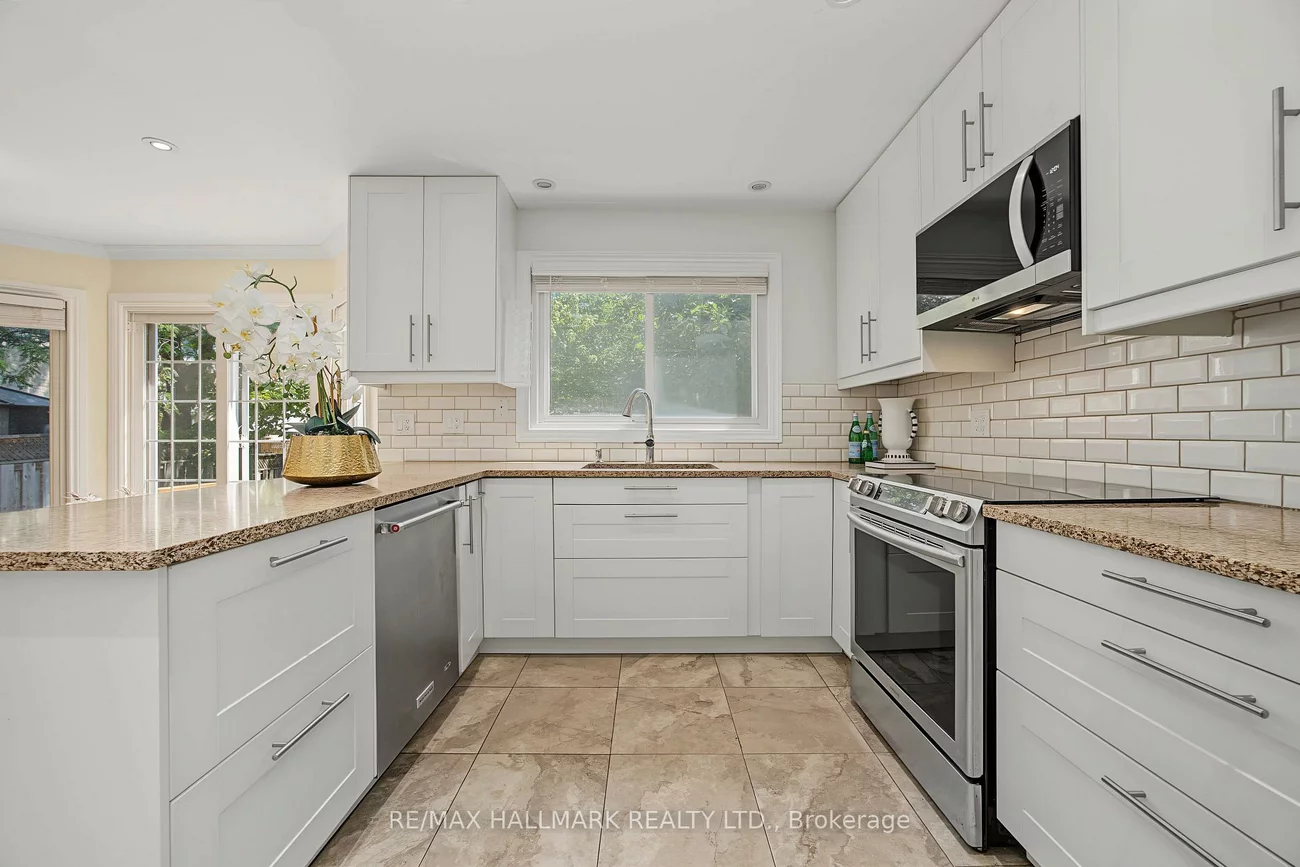 329, Kingsbridge Garden, Hurontario, Mississauga
