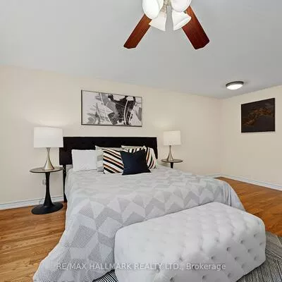 329, Kingsbridge Garden, Hurontario, Mississauga