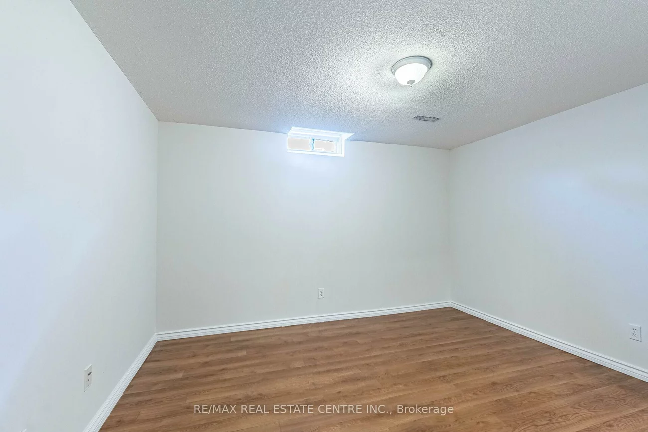 5981, Couples, East Credit, Mississauga