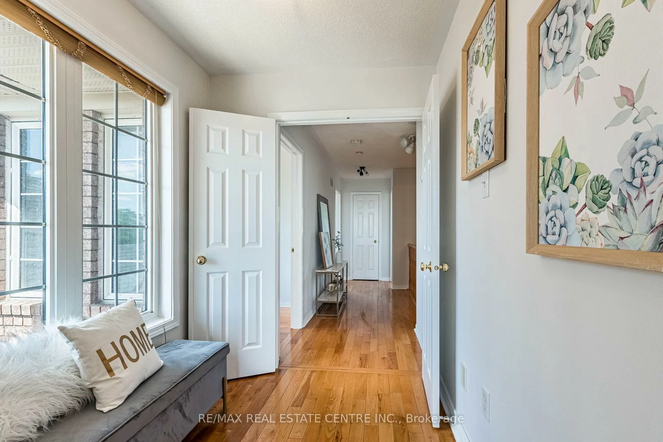 5981, Couples, East Credit, Mississauga