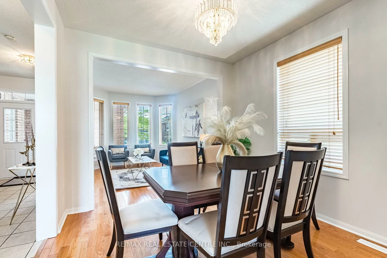 5981, Couples, East Credit, Mississauga
