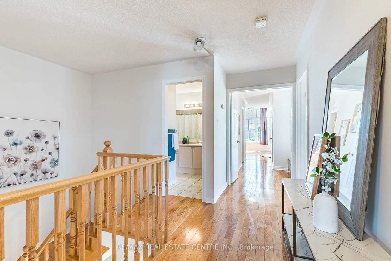 5981, Couples, East Credit, Mississauga
