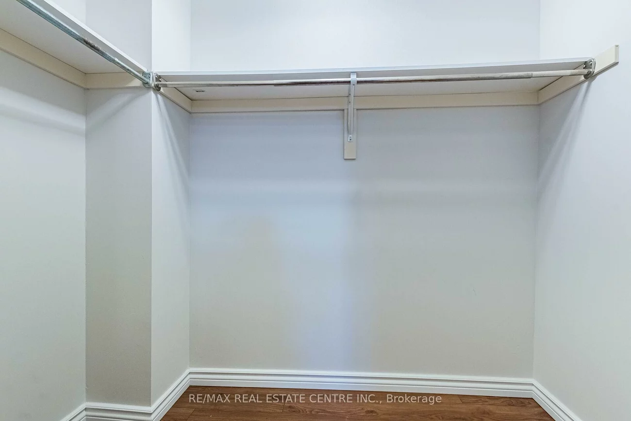 5981, Couples, East Credit, Mississauga