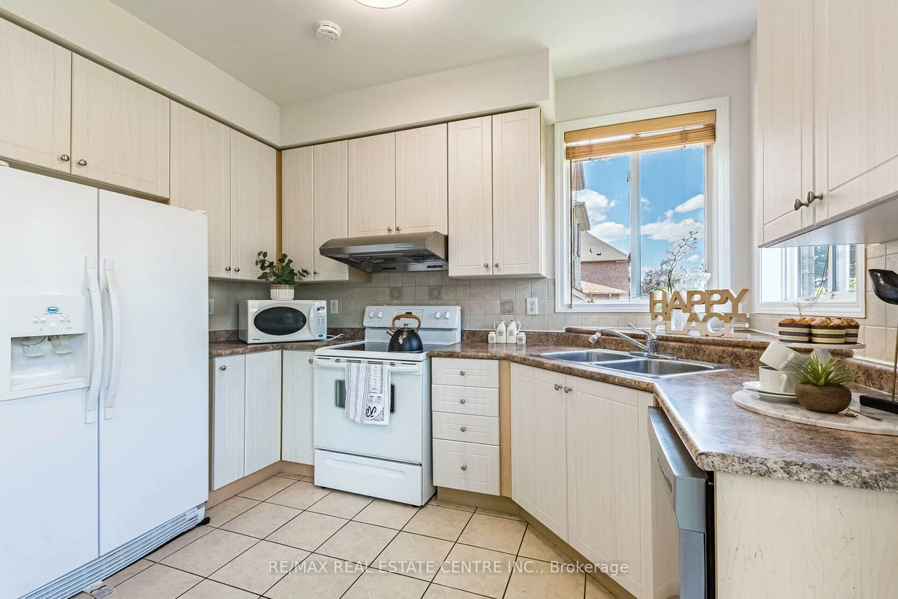 5981, Couples, East Credit, Mississauga