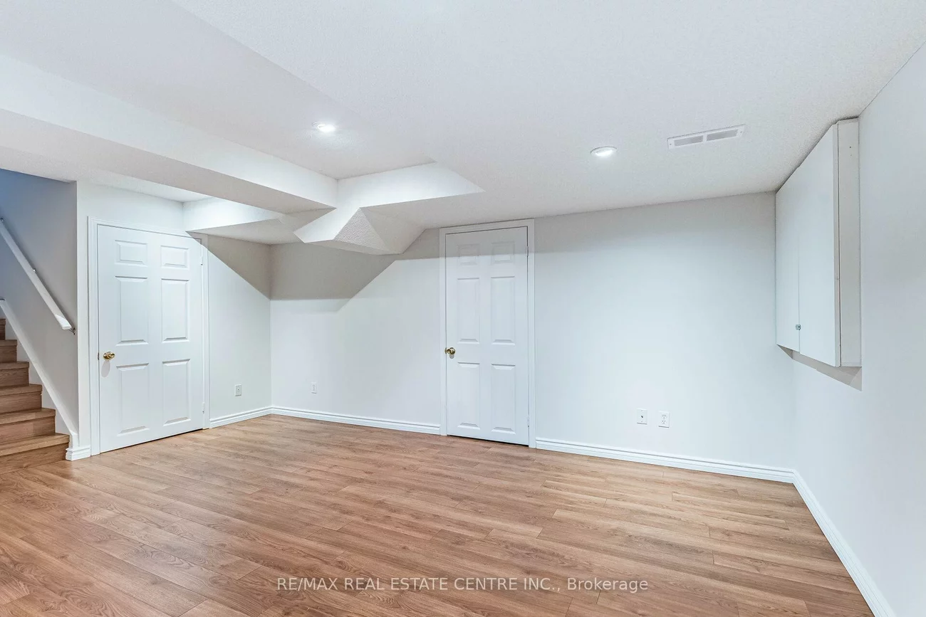 5981, Couples, East Credit, Mississauga