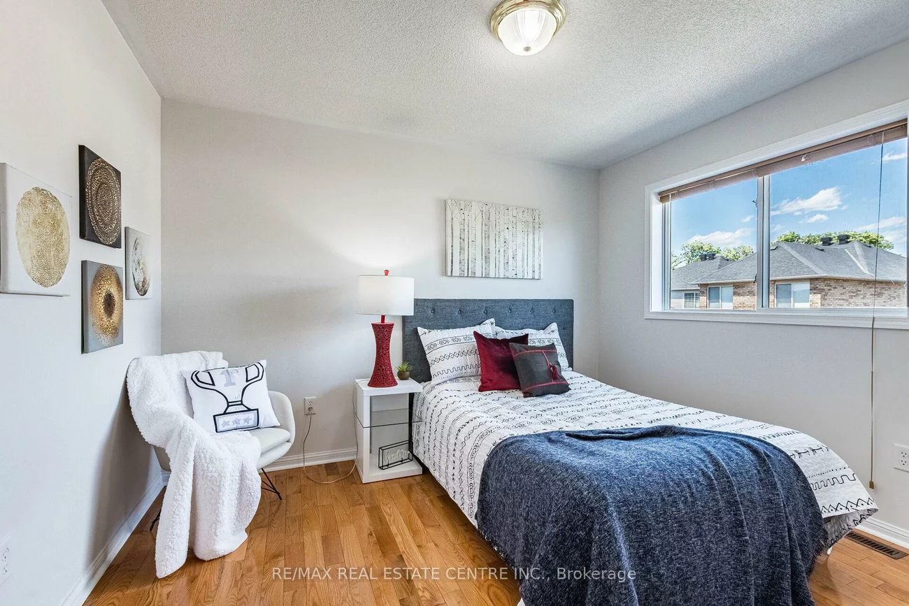 5981, Couples, East Credit, Mississauga