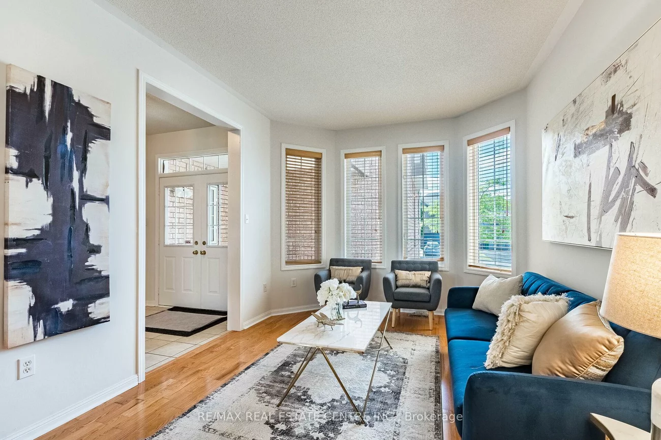 5981, Couples, East Credit, Mississauga