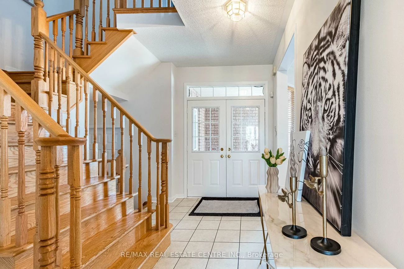 5981, Couples, East Credit, Mississauga